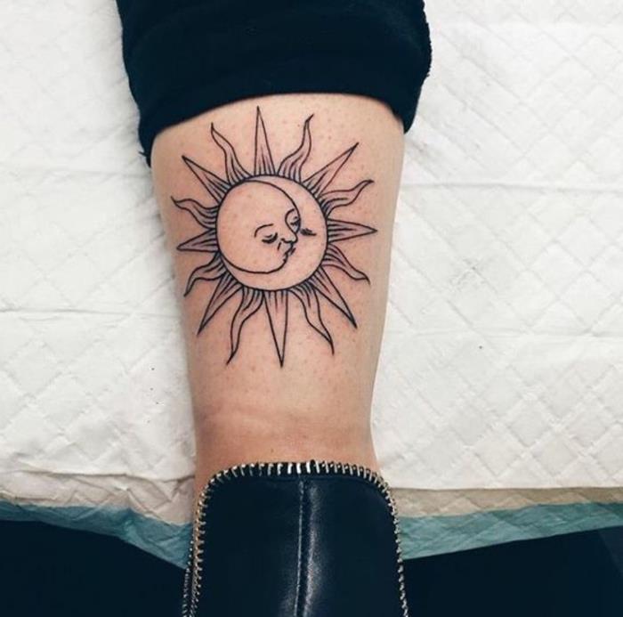 Mėnulio tatuiruotės reikšmė, veršelio tatuiruotė, saulė bučiuoja mėnulį, du diskai kartu