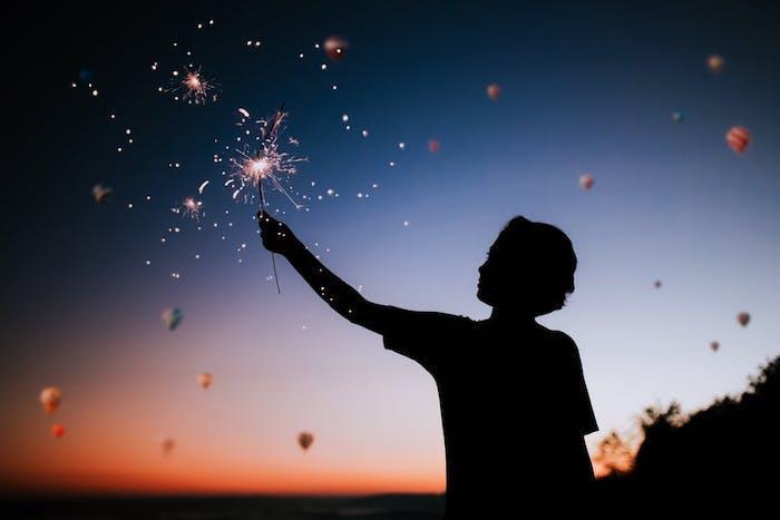 Fotoğraf artistik tumblr, foto di un ragazzo, cielo con mongolfiere