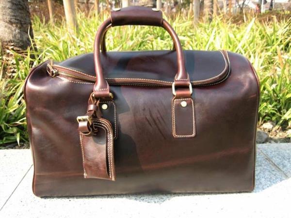 model preprostega sloga in torbe za vikend