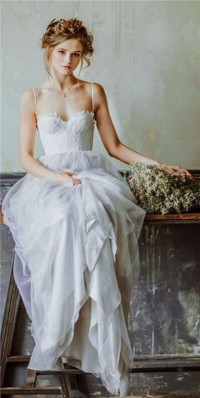 paprasta ir elegantiška bohemiška-prašmatni vestuvinė suknelė