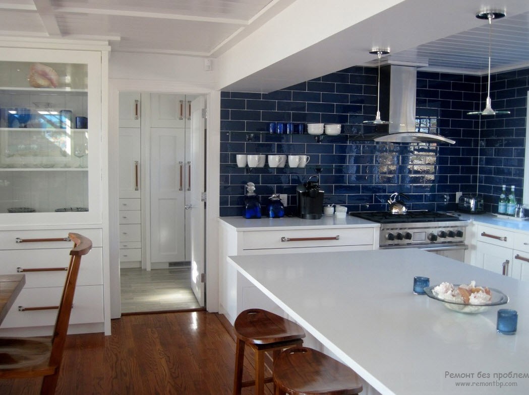Cozinha azul marinho