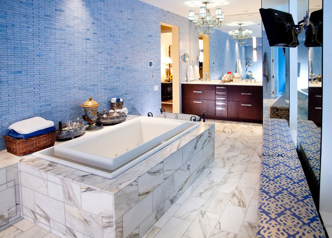 Büyük mavi banyo