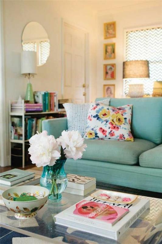 gyvena-mėlyna-rožinė-balta-sofa-sofa-interjeras