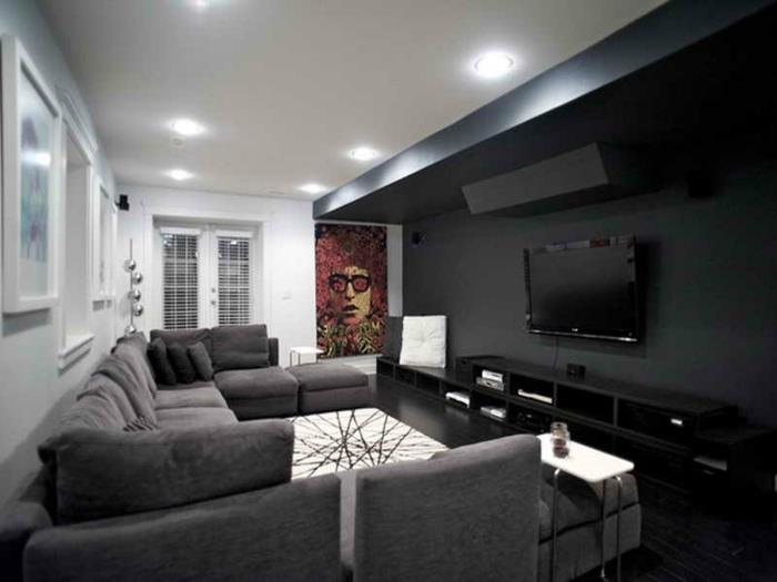 siva in bela dnevna soba, bela preproga, vgradne svetilke, črna TV omarica