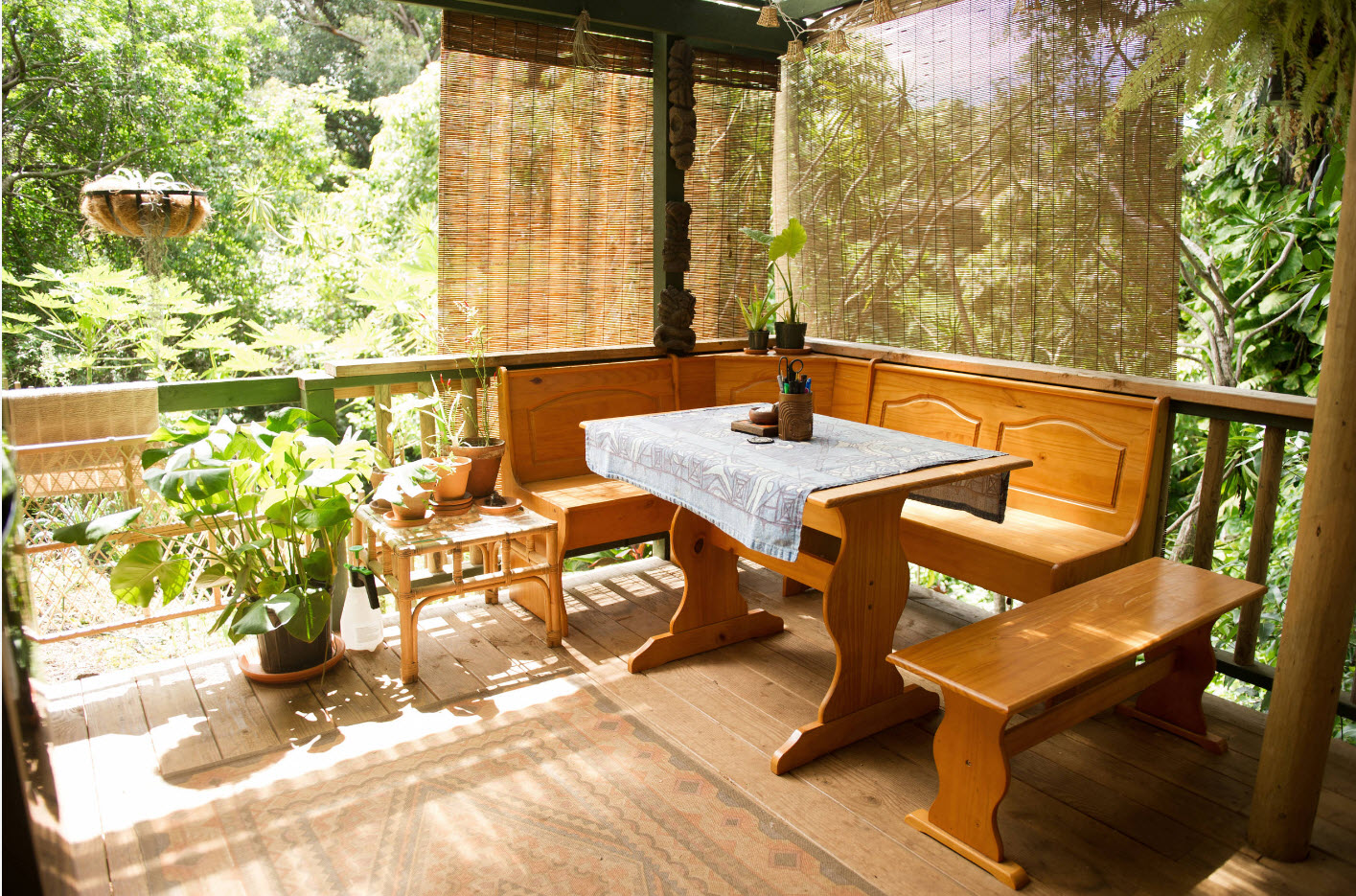 Mesa de comedor con dosel