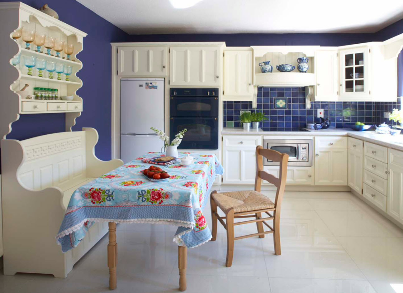 Mantel de cocina en tonos blancos y azules