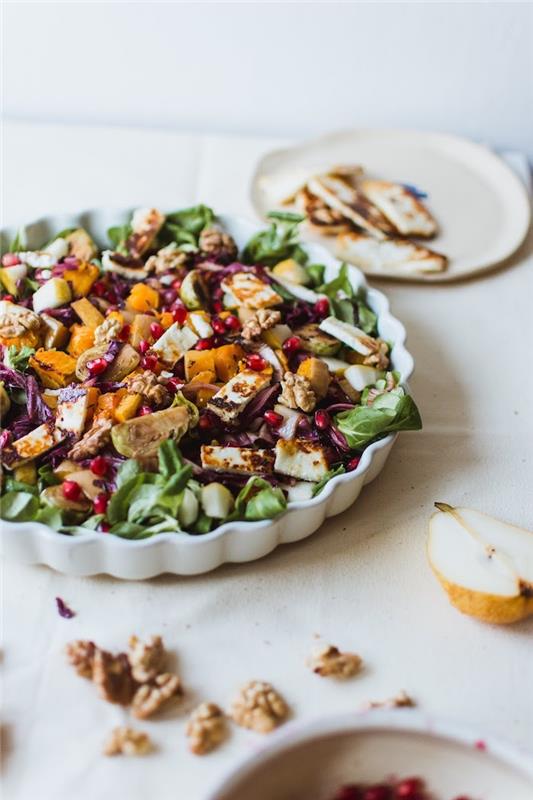 ıspanak salatası yeşil lahana ceviz tatlı patates brüksel lahanası Hellim ve nar, orijinal yaz karışık salatası