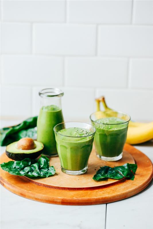 smoothie iz banane z avokadom, smuti iz špinače in avokada, recept za zeleno pijačo