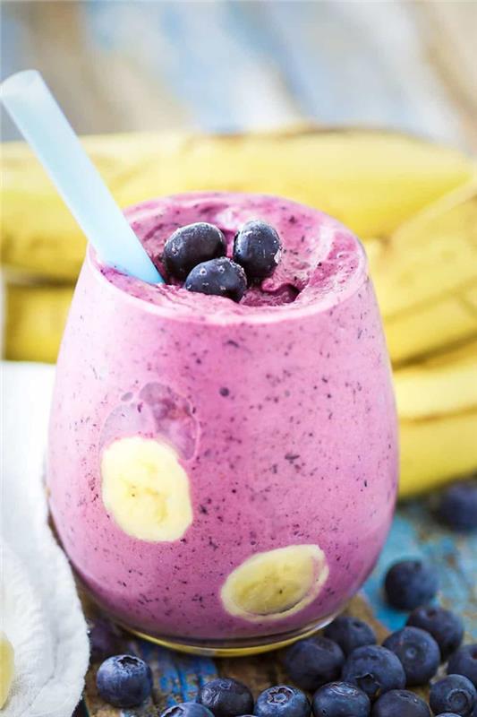 lila barva smoothieja, smoothie iz borovničevih banan, pripravite domači smoothie