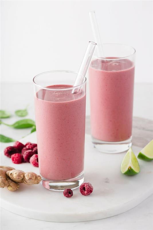 smoothie z ingverjem, kremasto roza smoothie, rezine limete