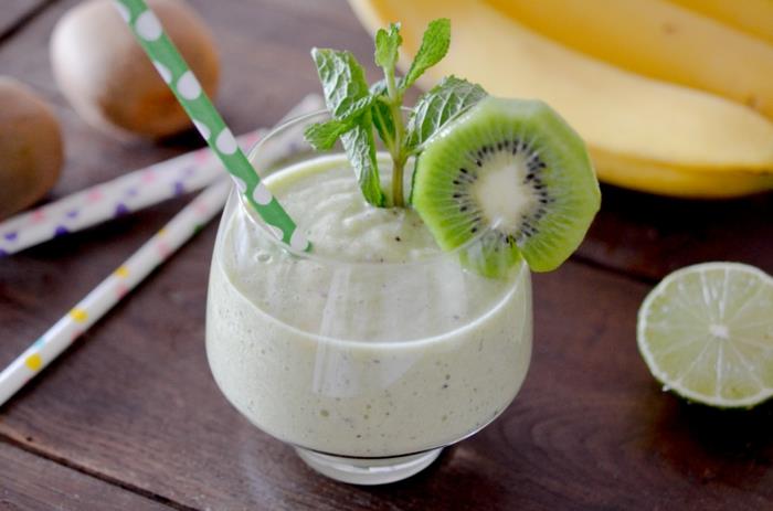 recept za mešalnik smoothieja, zdrav in okusen smoothie iz banane in kivija