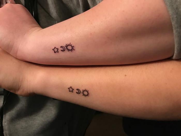 saulės tatuiruotė, saulės žvaigždė ir mėnulis, tatuiruotė, simbolizuojanti proto harmoniją