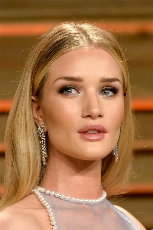 Rosie Huntington küllü sarı ombré, sarı saçta kravat ve boya