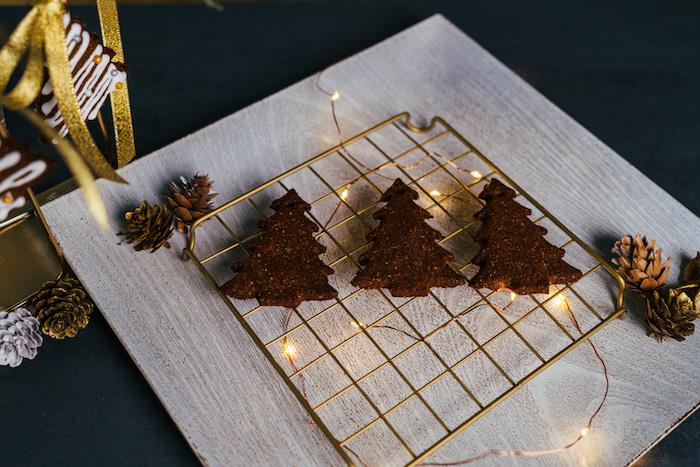 Noel kurabiyesini fırından çıkarın ve süsleyin, ev yapımı zencefilli kurabiye tarifi