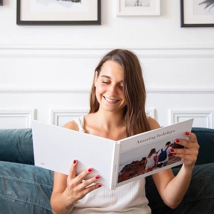 gülümseme kadın fotoğraf albümü basımı hobi kanepe oturma odası boş zaman fotoğrafçılığı