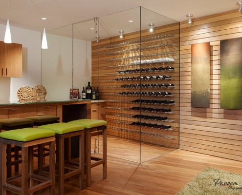 Soba v sodobnem slogu z vinsko omarico