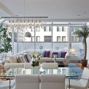Quarto espaçoso em branco