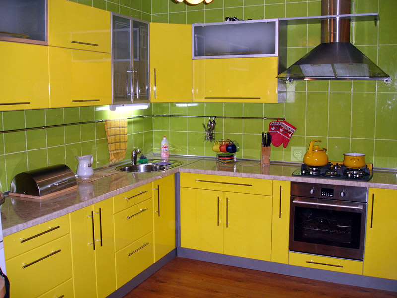 cucina giallo brillante