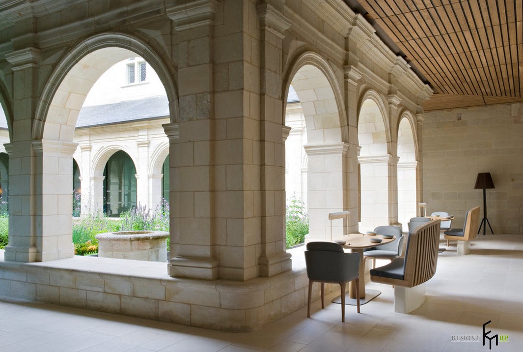 Archi nel monastero