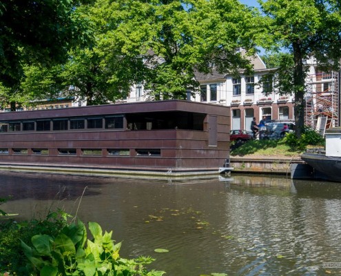 Casa flotante moderna