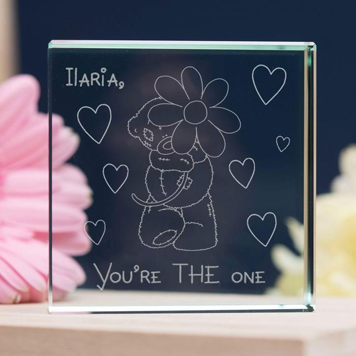 osebni predmet za Valentinovo, zaljubljen medved gravira stekleno figurico z ljubezenskimi besedami, ideja za presenečenje za Valentinovo
