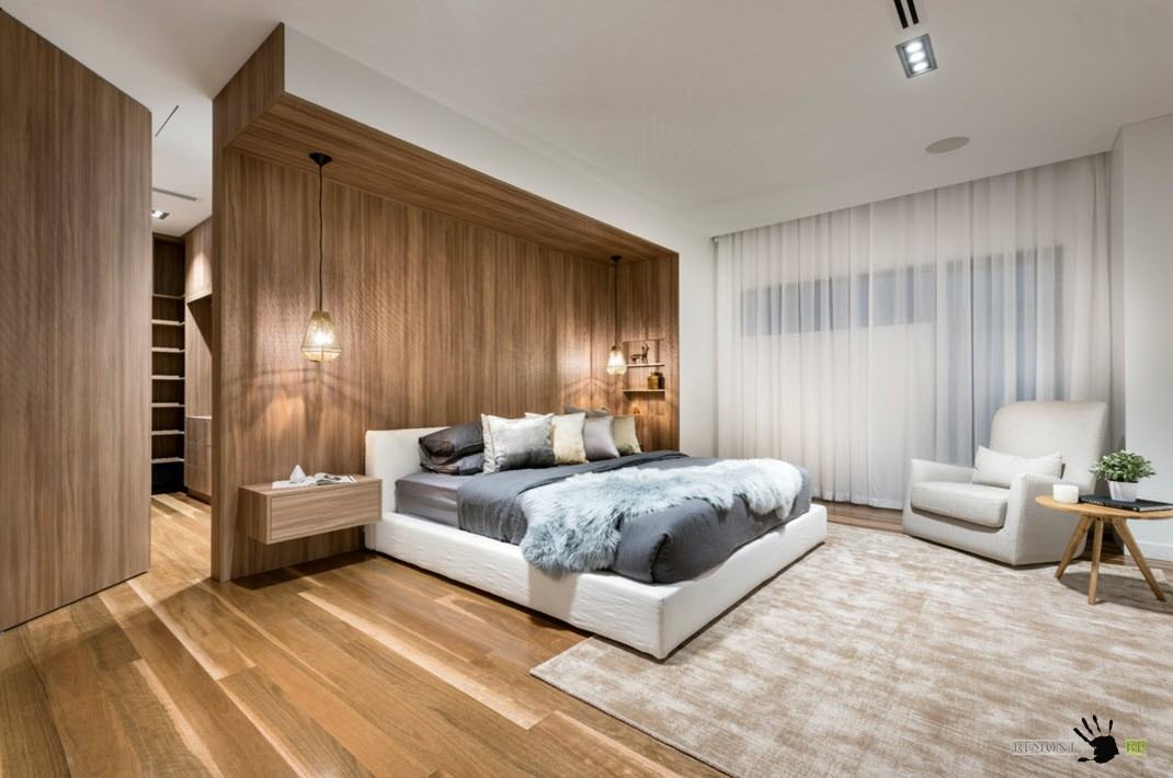 Acabado con superficies de dormitorio de madera natural