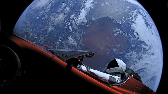 SpaceX süper modeli Starman, güneş etrafındaki ilk turunu yeni tamamladı