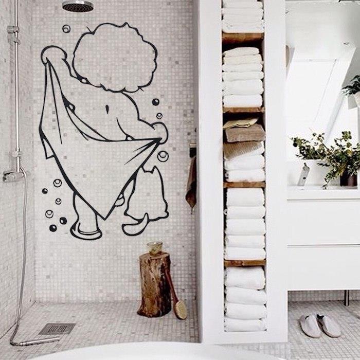Banyo dekorunda Sricker çocuğu ve kedisi, küvetli banyo ilhamı