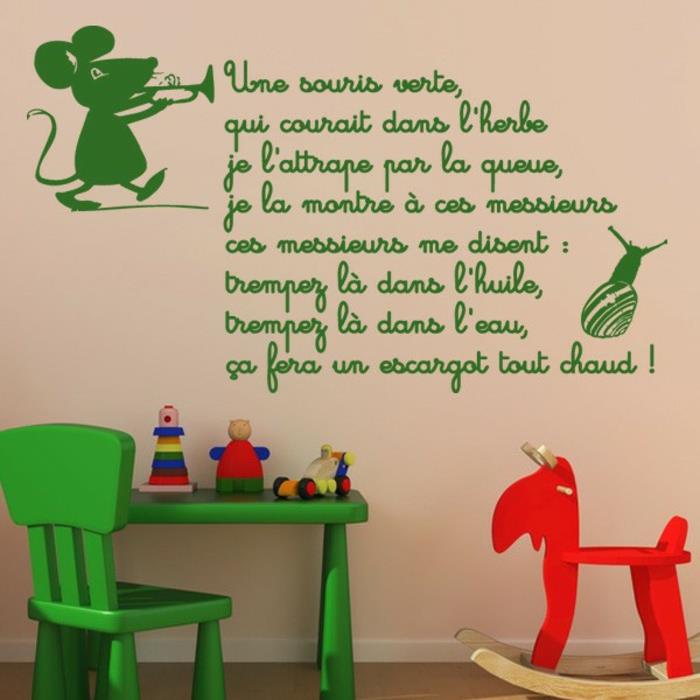 yeşil fare ve salyangoz ile bir çocuk hikayesinden yeşil harflerle yazıtlı kız odası çıkartmaları