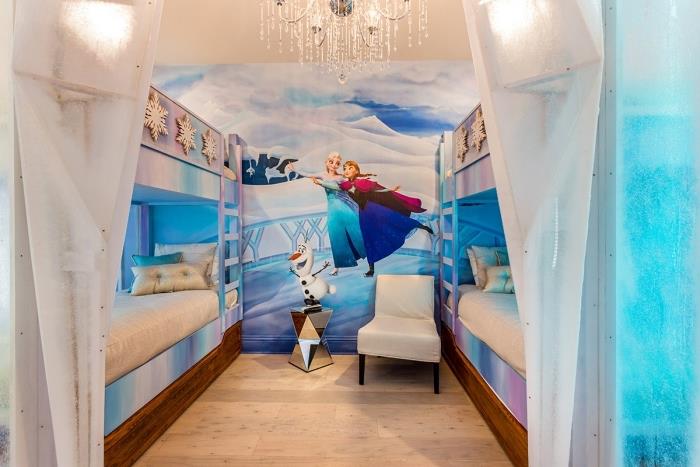 kar kraliçesi çıkartması, asma yataklı çocuk odası, çocuk odası aydınlatması, karyola çerçevesinde dekoratif kar taneleri