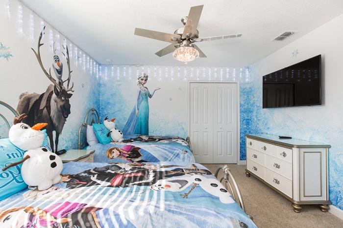 kar kraliçesi dekor, beyaz tavanlı çocuk odası ve Frozen tasarım duvarlar, peluş Olaf