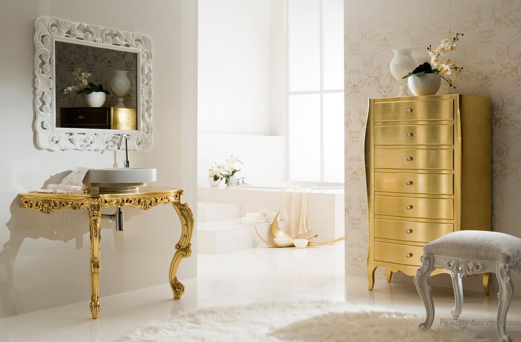 Muebles con patas curvas y dorado: un rasgo característico del estilo barroco.