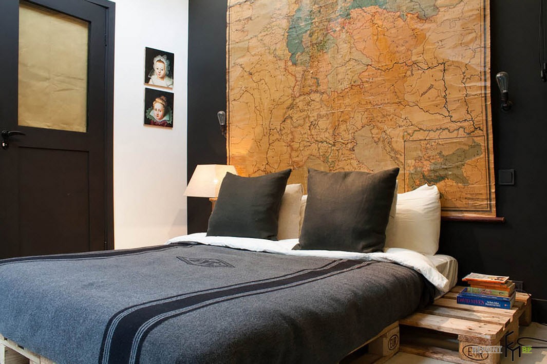 Tessuti neri all'interno della camera da letto