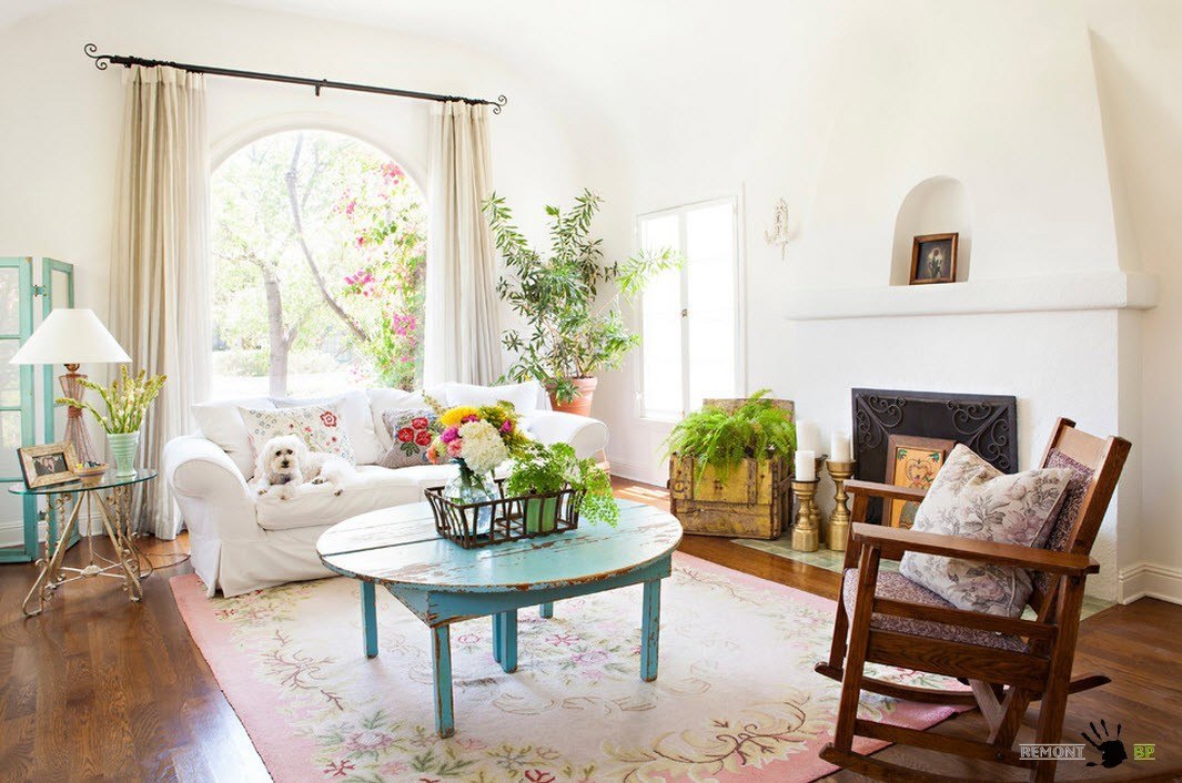 Sala de estar con chimenea
