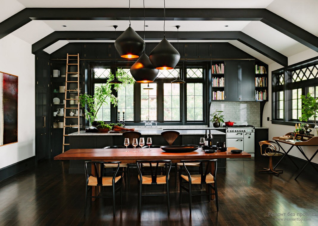 Luce all'interno di una cucina buia