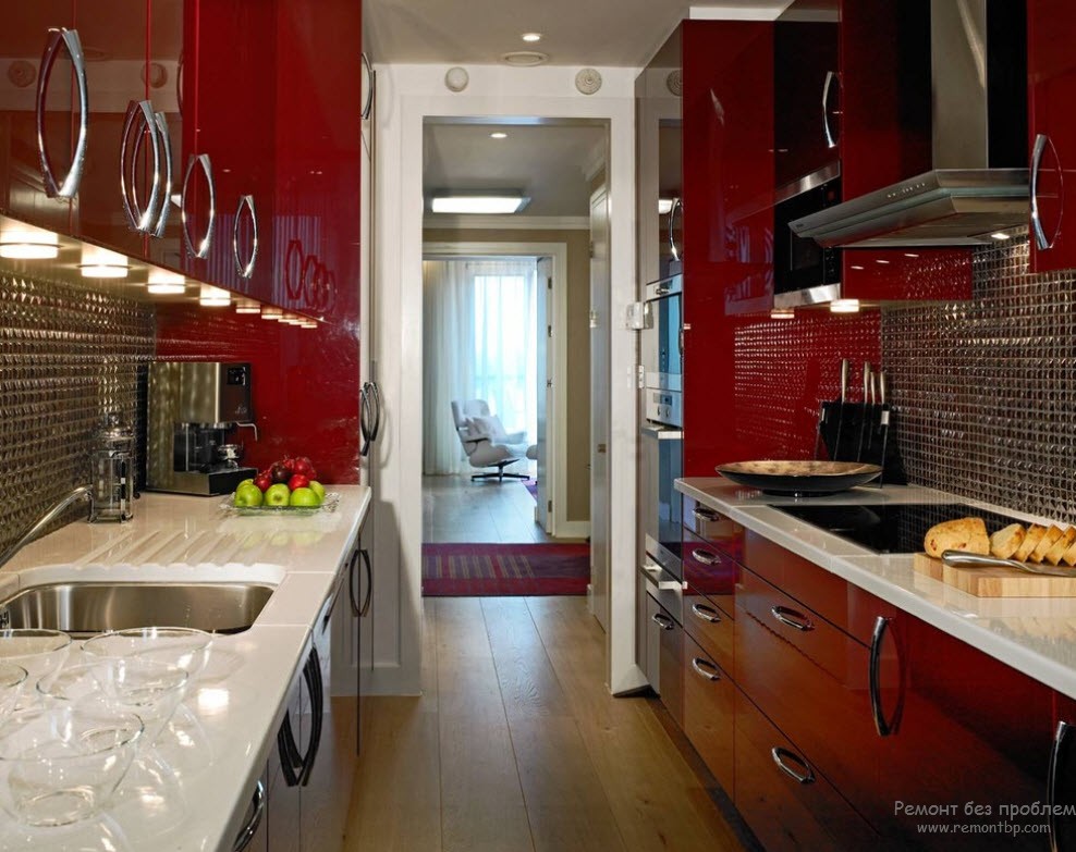 Virtuvė raudonais tonais