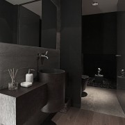 Color negro en el baño.