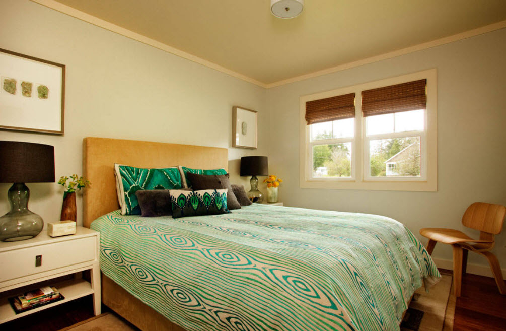 En armonía con almohadas decorativas.