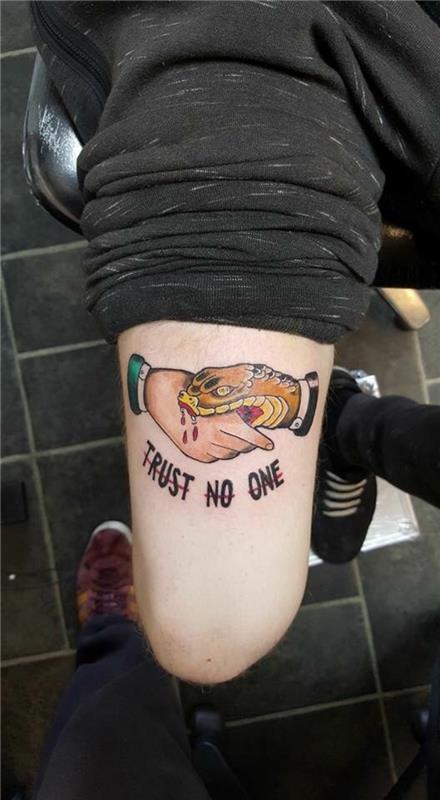 Ne zaupaj nikomur tetovaža simbol kača kul roko simbolična tetovaža
