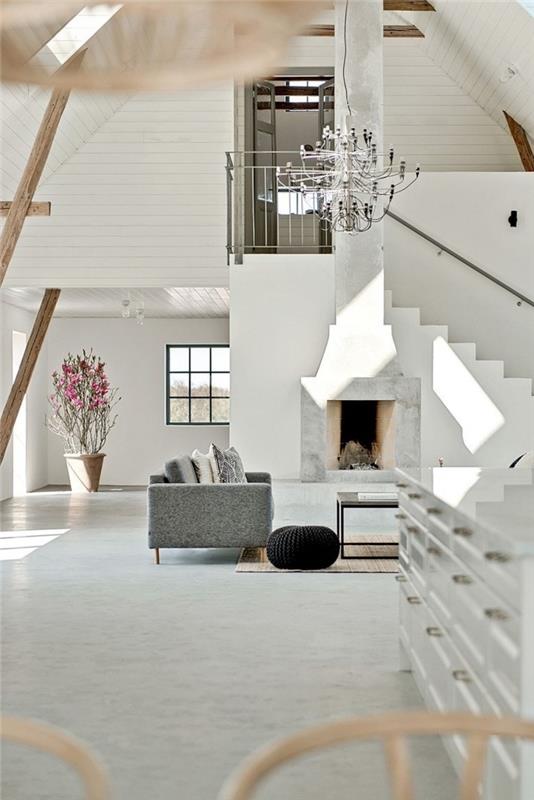 ahşap desenli ve gri aksesuarlarla beyaz tasarım asma kat çatı düzeni, şömineli oturma odası dekoru