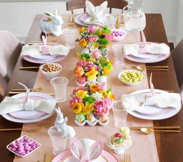paskalya-dekorunuz için son derece güzel-öneri-çok güzel-masa-merkez-desteklerden oluşan-renkli-yumurtalarla-kaplı-çiçeklerle-dolu