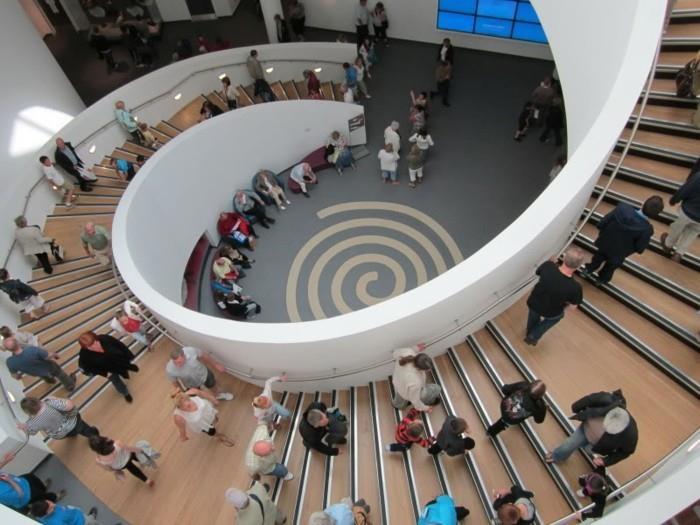 „Fibonacci“ tęsinio muziejus-Liverpulio spiralė centre pakeistas