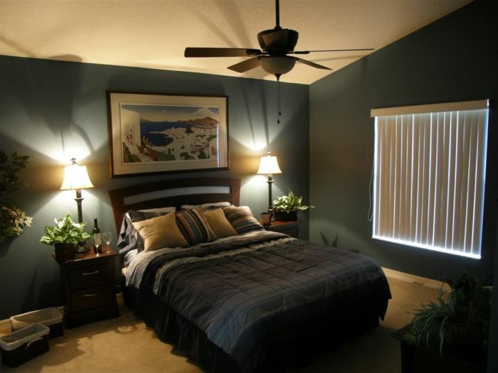 pagrindinis miegamasis-tamsiai mėlyna siena-baltos lubos-freskos-naktinė lempa