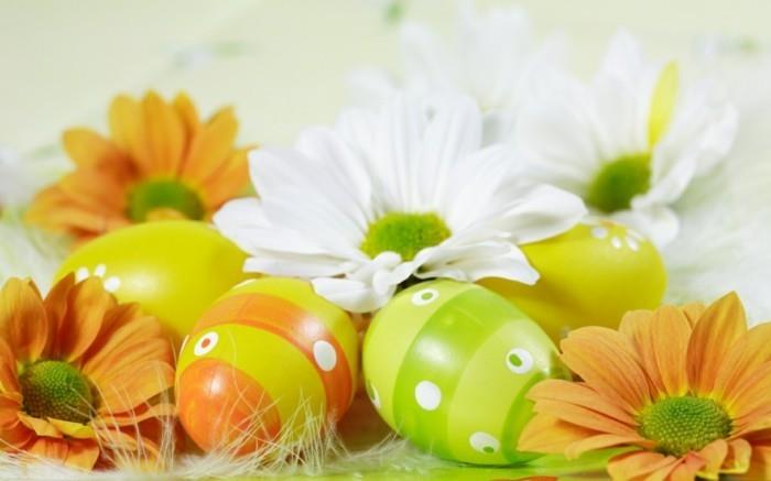 puikus gėlių ir spalvotų kiaušinių surinkimas-paprastas-Velykų dekoravimas