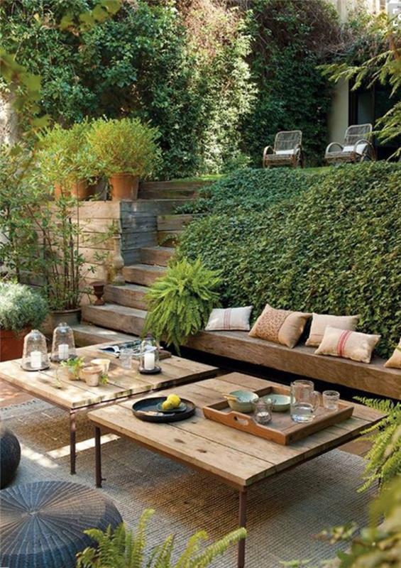 Medinis kiemas, dekoratyvinės pagalvėlės sodo kraštovaizdžio idėjos, gražus kiemo pavėsinės kampinis dekoras