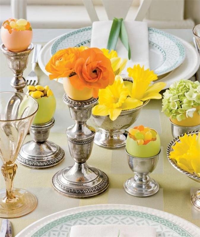 şeker-sarı-turuncu-çiçeklerle dolu-masa-yumurta kabukları-için-harika-aranjman-fikri