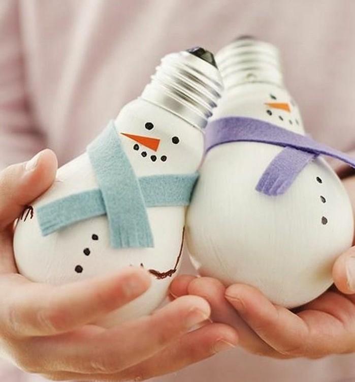 superb-božično-dekorativno-idejo-narediti-snežake-narejene-iz-električnih žarnic
