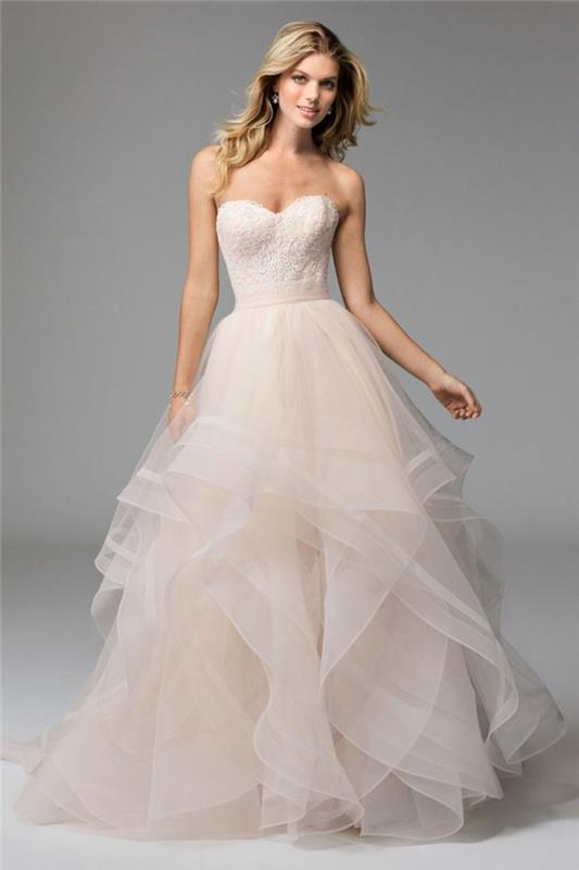 stulbinanti-vestuvinė suknelė-be petnešėlių-paprasta-vestuvinė suknelė
