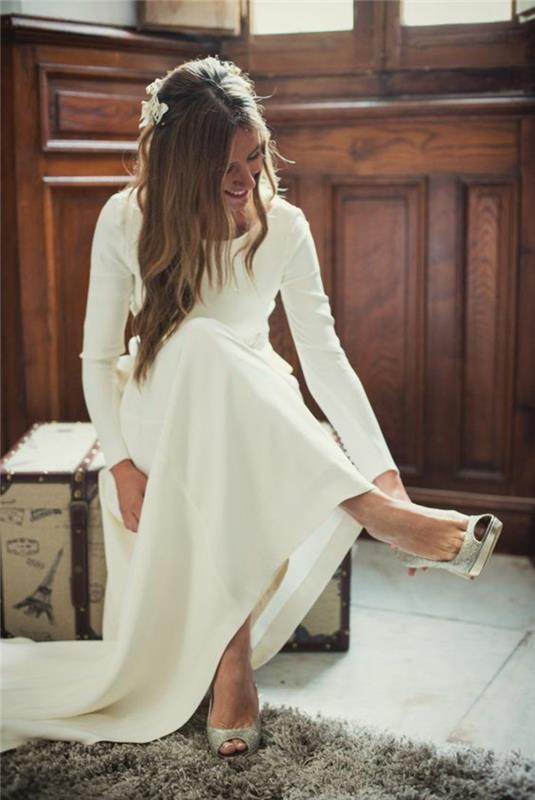 graži-paprasta ir originali vestuvinė suknelė-ilgas pasiruošimas