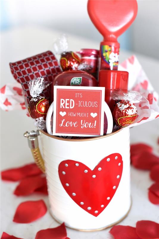 gurmanska skodelica moškega presenečenja, napolnjena s čokoladnimi bonboni, moško valentinovo darilo